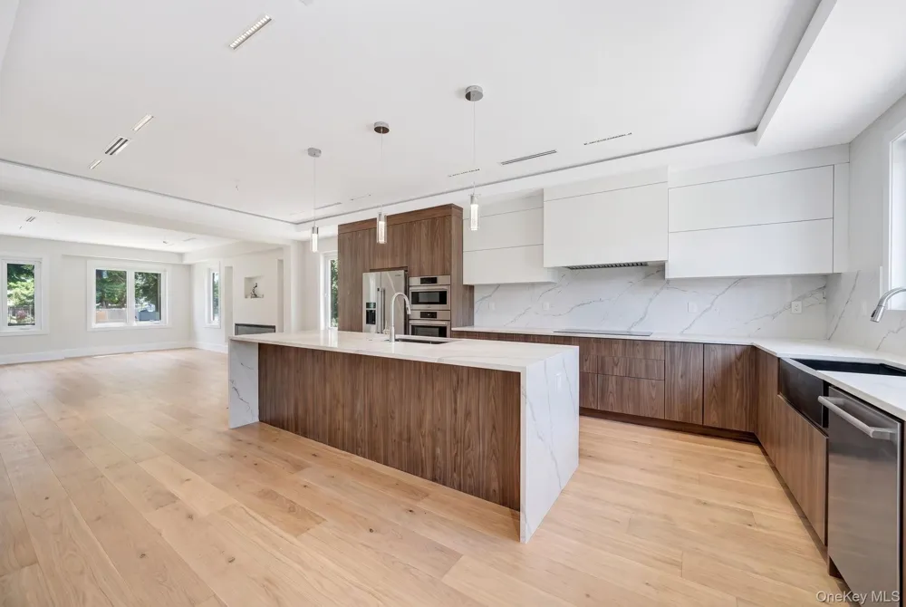 748 Carman Avenue Westbury, NY 11590