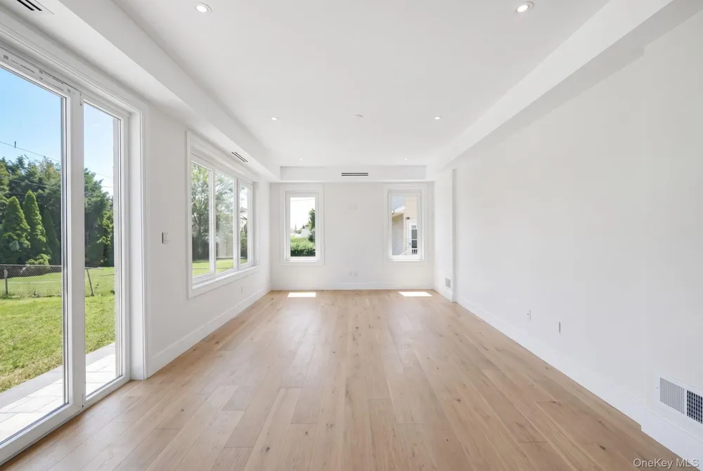 748 Carman Avenue Westbury, NY 11590