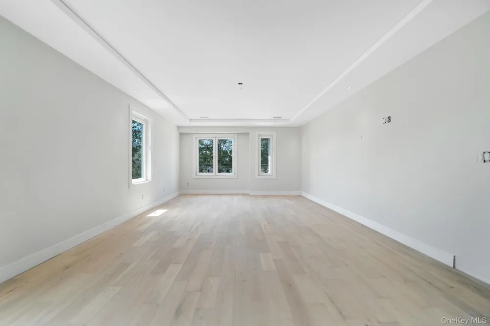 748 Carman Avenue Westbury, NY 11590