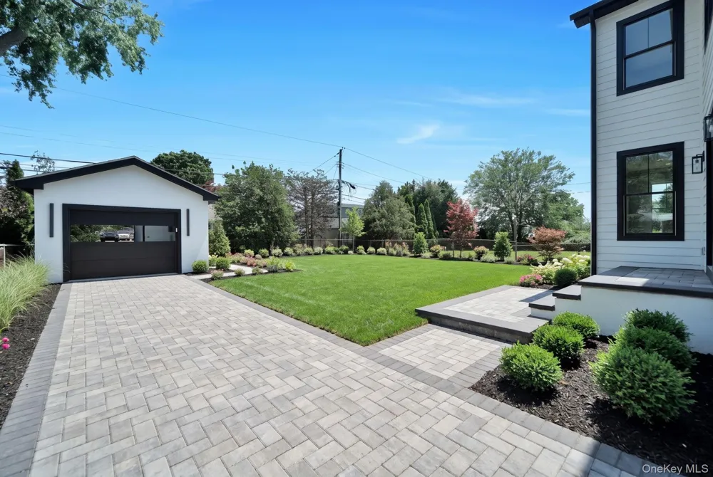 748 Carman Avenue Westbury, NY 11590