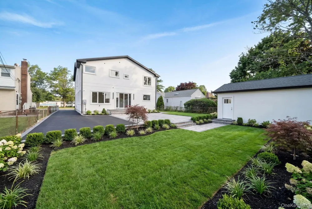 748 Carman Avenue Westbury, NY 11590