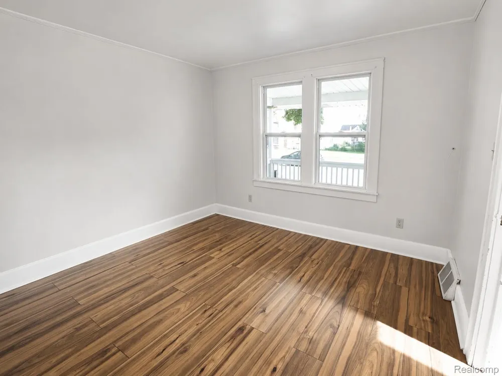 7271 Wiegand Center Line City, MI 48015