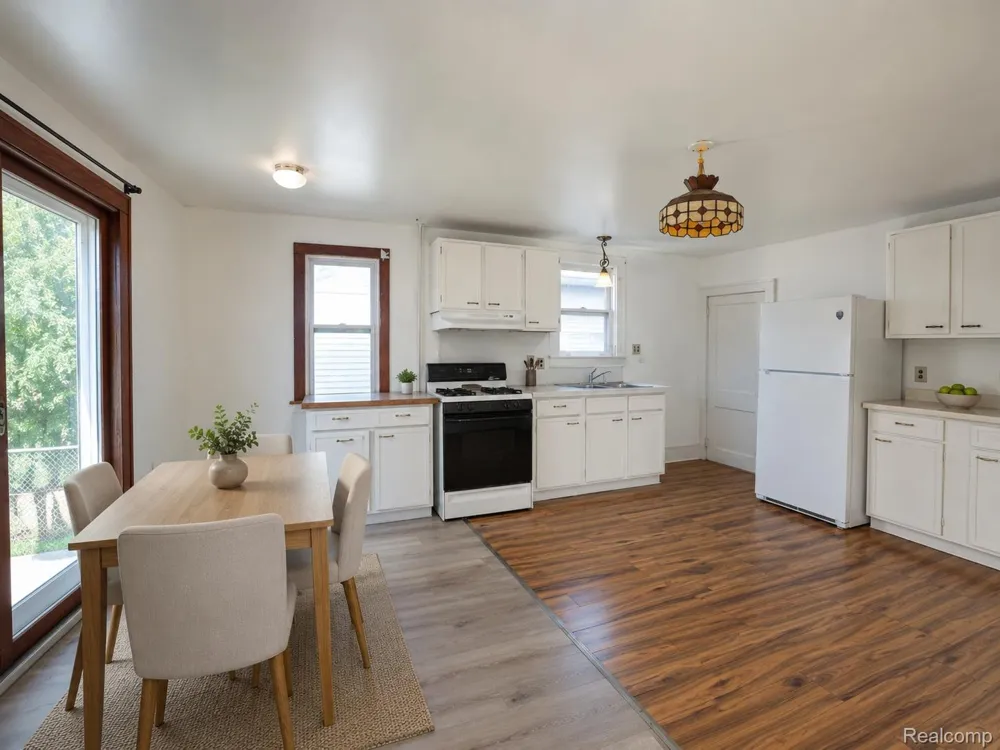 7271 Wiegand Center Line City, MI 48015