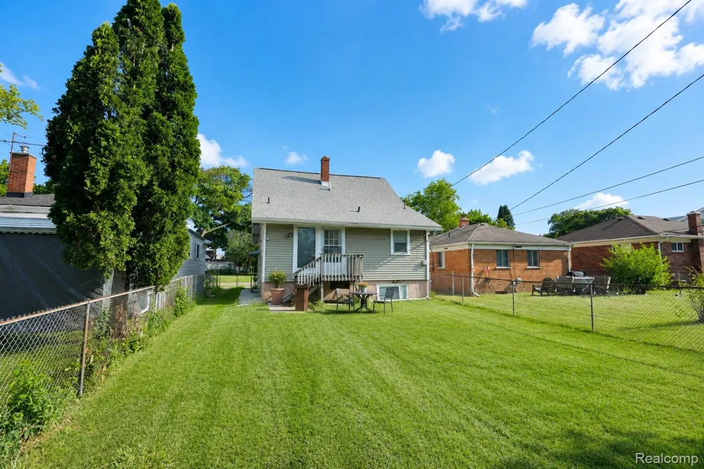7271 Wiegand Center Line City, MI 48015
