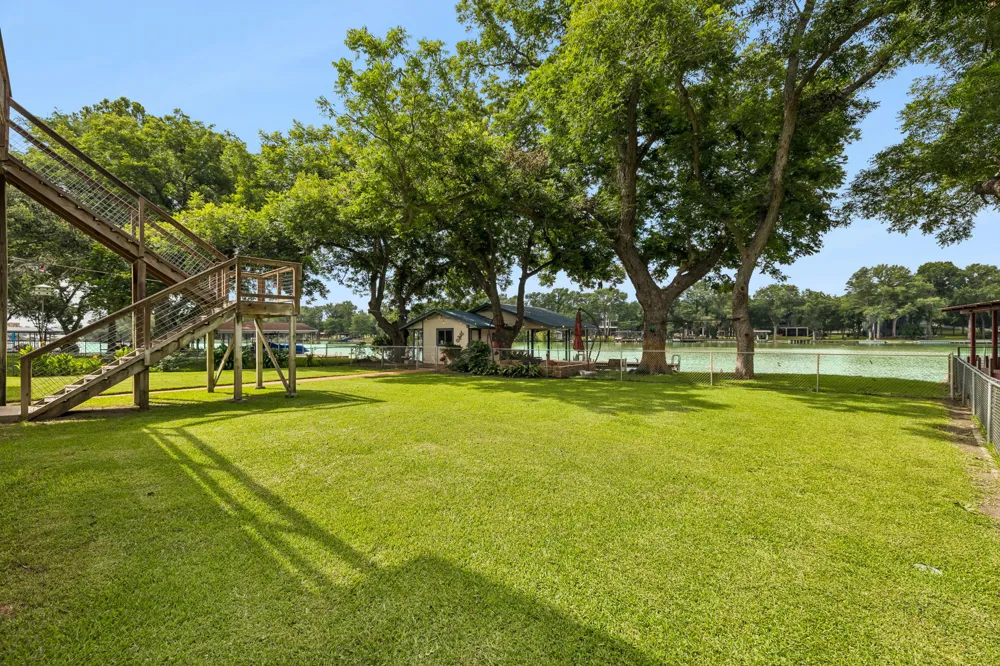 160 Lakeside Drive Seguin, TX 78155