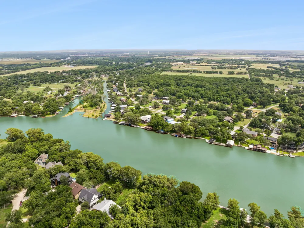 160 Lakeside Drive Seguin, TX 78155