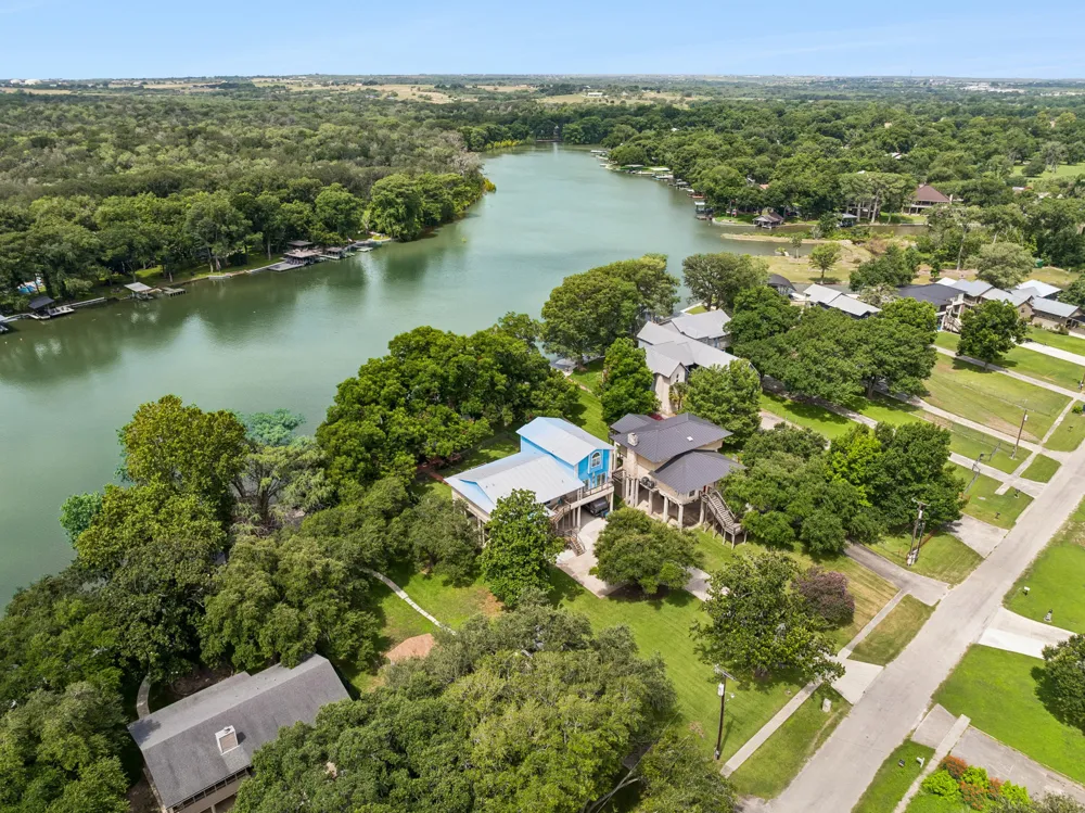 160 Lakeside Drive Seguin, TX 78155
