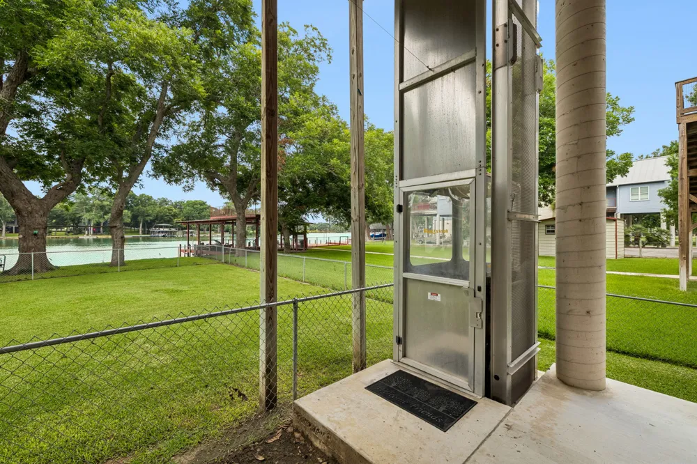 160 Lakeside Drive Seguin, TX 78155
