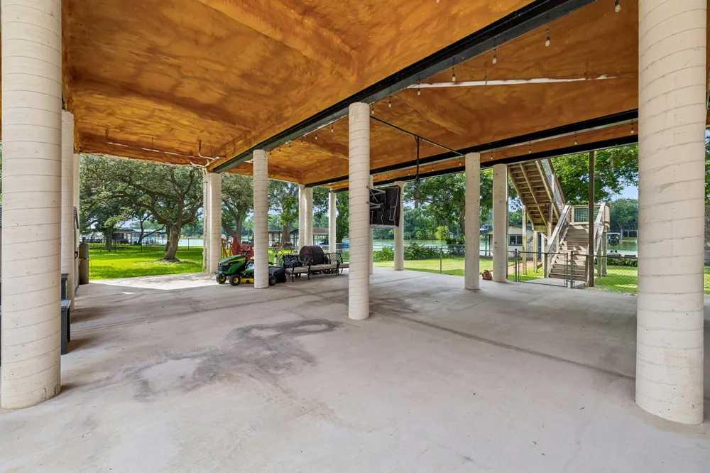 160 Lakeside Drive Seguin, TX 78155