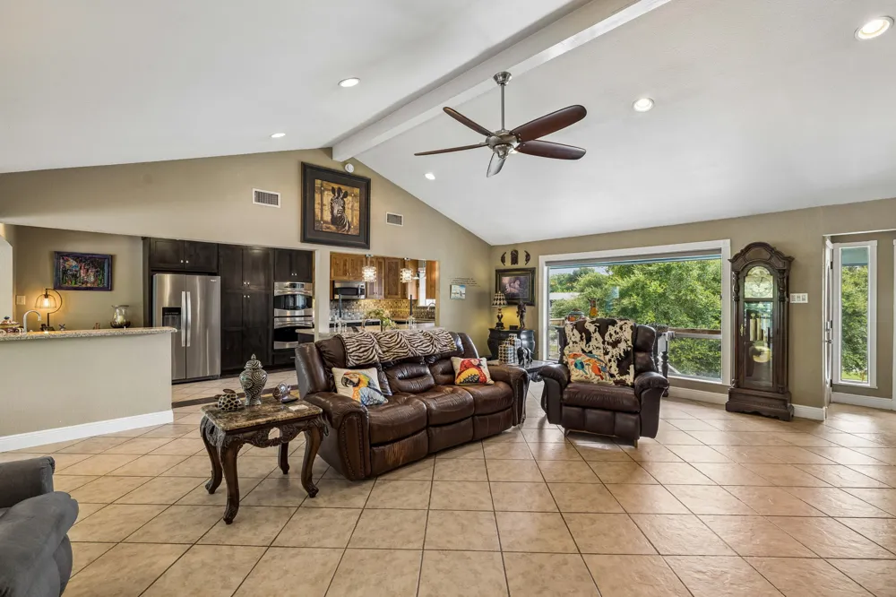 160 Lakeside Drive Seguin, TX 78155