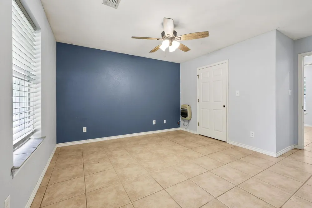 207 W South Street Whitesboro, TX 76273