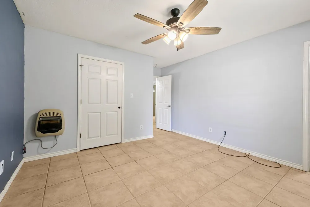 207 W South Street Whitesboro, TX 76273
