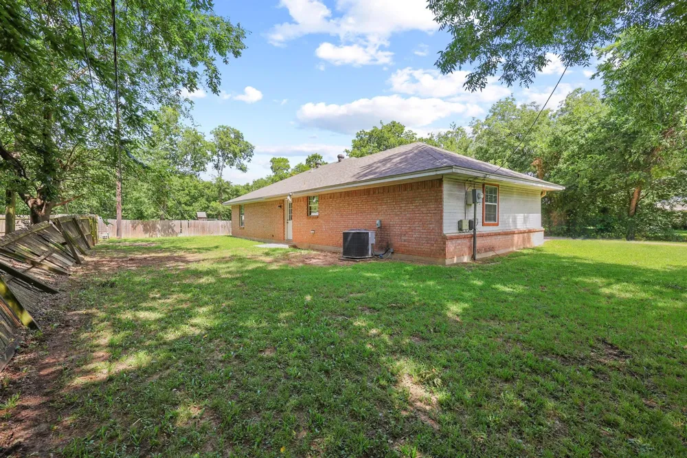 207 W South Street Whitesboro, TX 76273