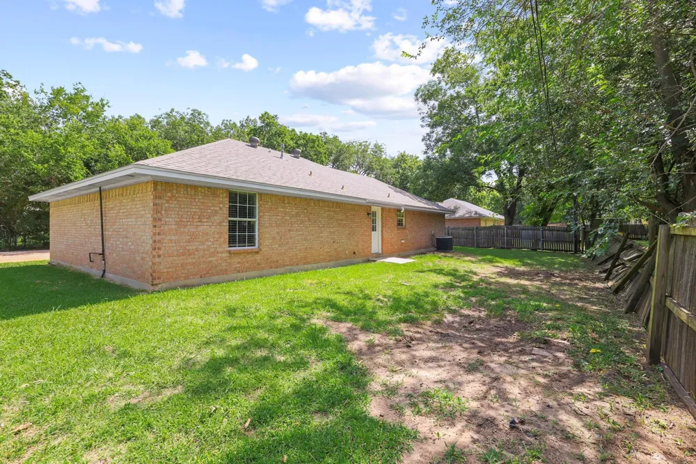 207 W South Street Whitesboro, TX 76273