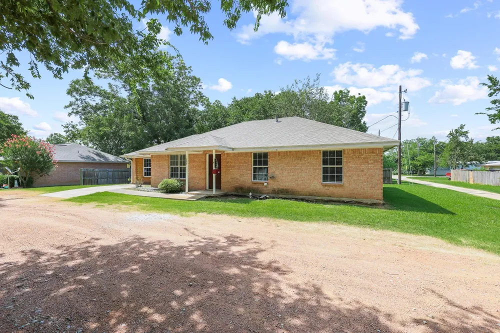 207 W South Street Whitesboro, TX 76273