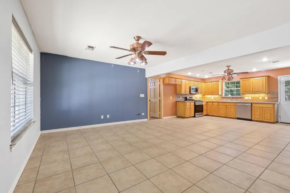 207 W South Street Whitesboro, TX 76273