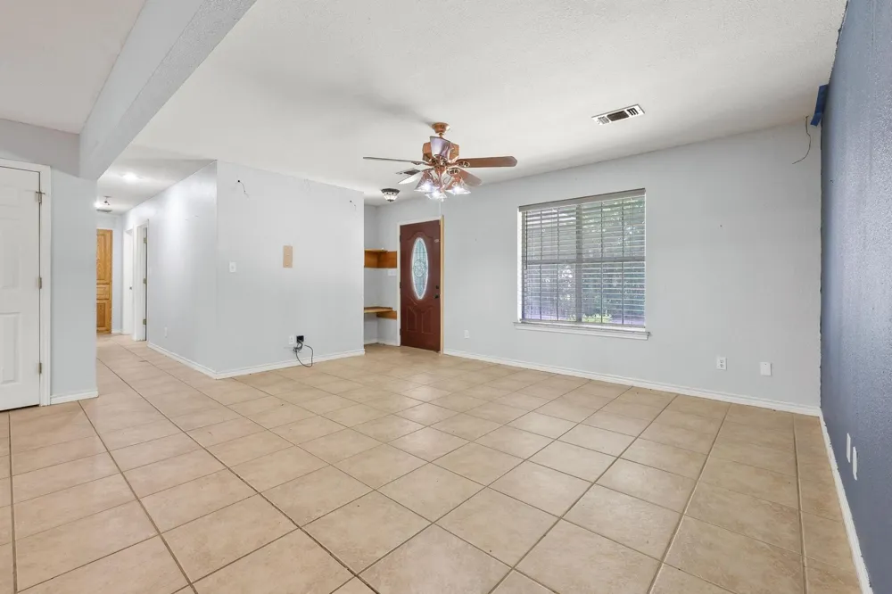 207 W South Street Whitesboro, TX 76273