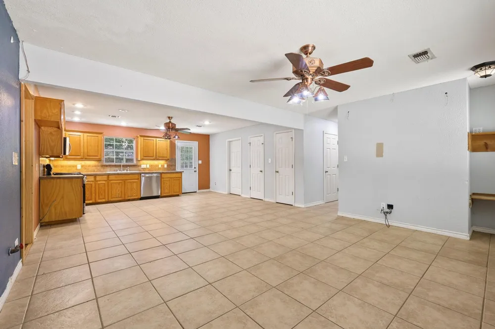 207 W South Street Whitesboro, TX 76273