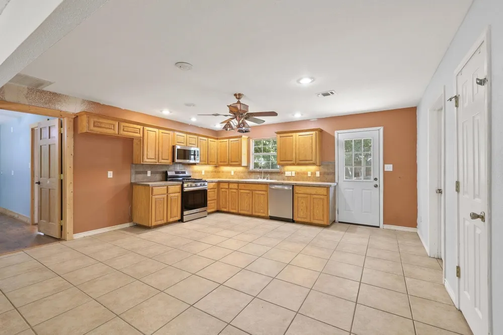 207 W South Street Whitesboro, TX 76273