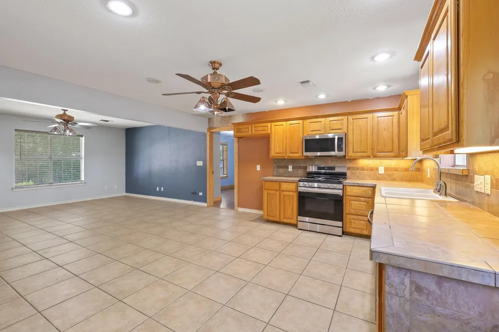 207 W South Street Whitesboro, TX 76273