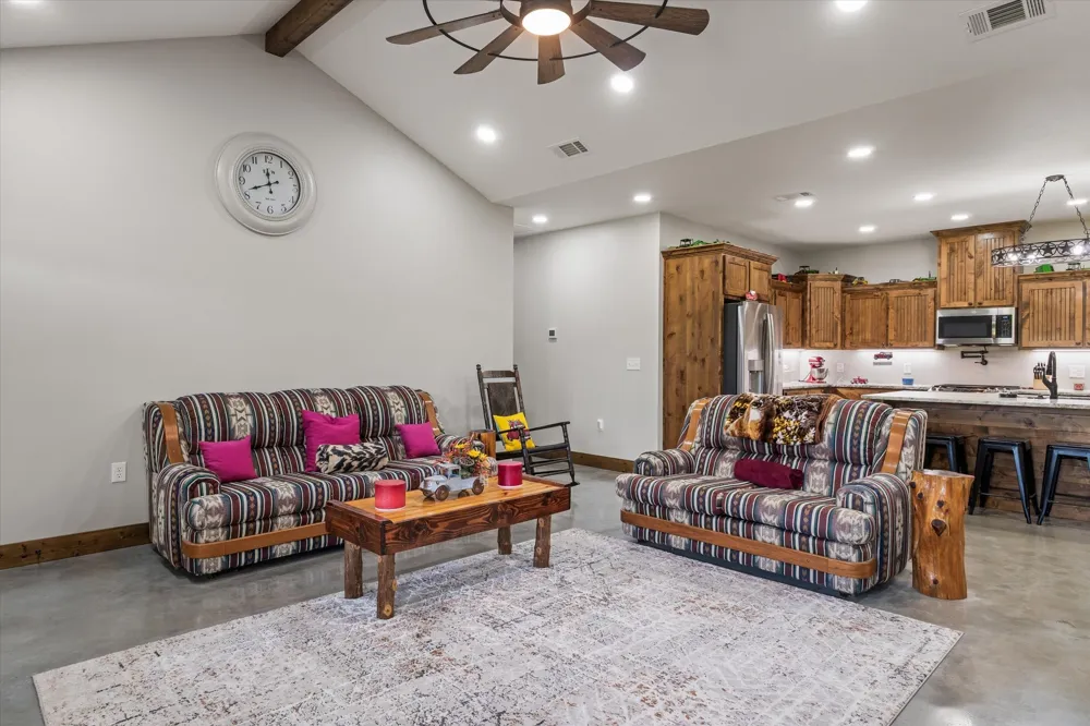 182 VZ County Road 1228 Canton, TX 75103