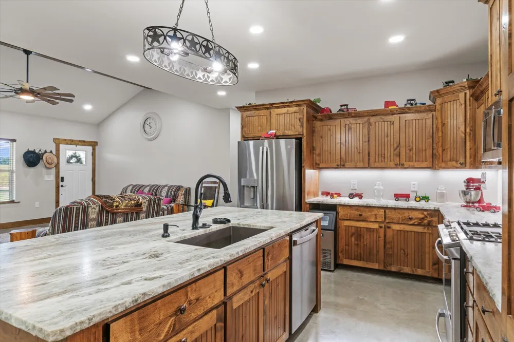 182 VZ County Road 1228 Canton, TX 75103