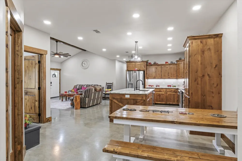 182 VZ County Road 1228 Canton, TX 75103
