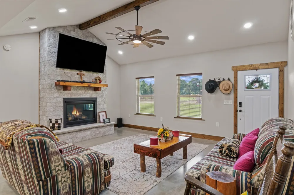 182 VZ County Road 1228 Canton, TX 75103