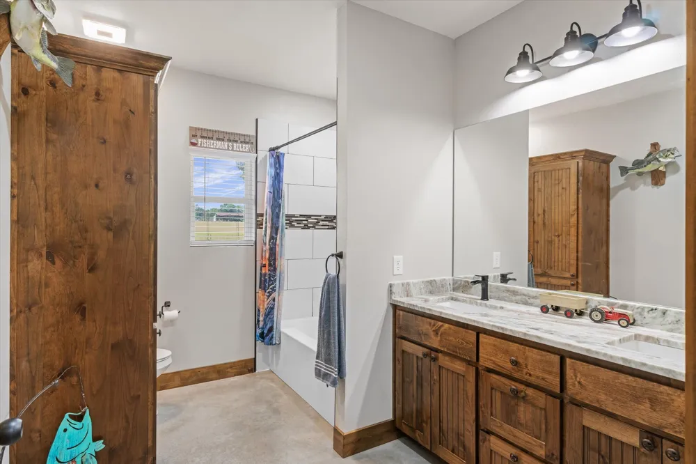 182 VZ County Road 1228 Canton, TX 75103