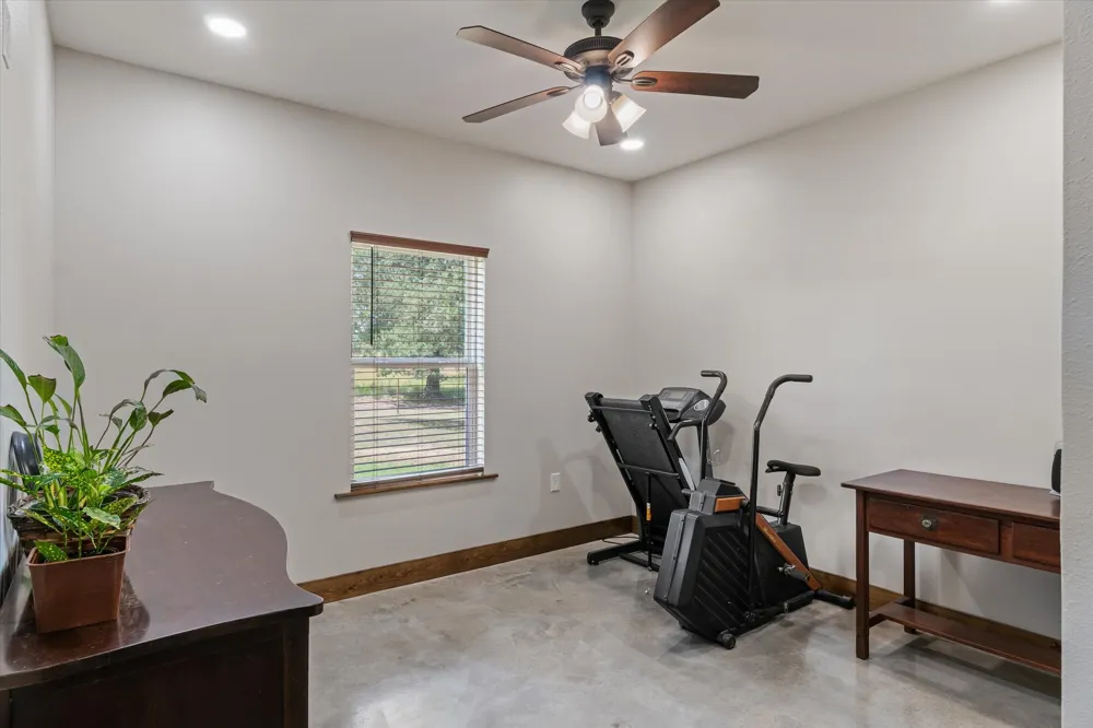 182 VZ County Road 1228 Canton, TX 75103