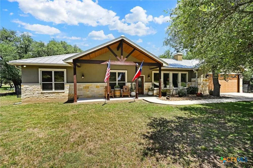 281 Kellog Fischer, TX 78623