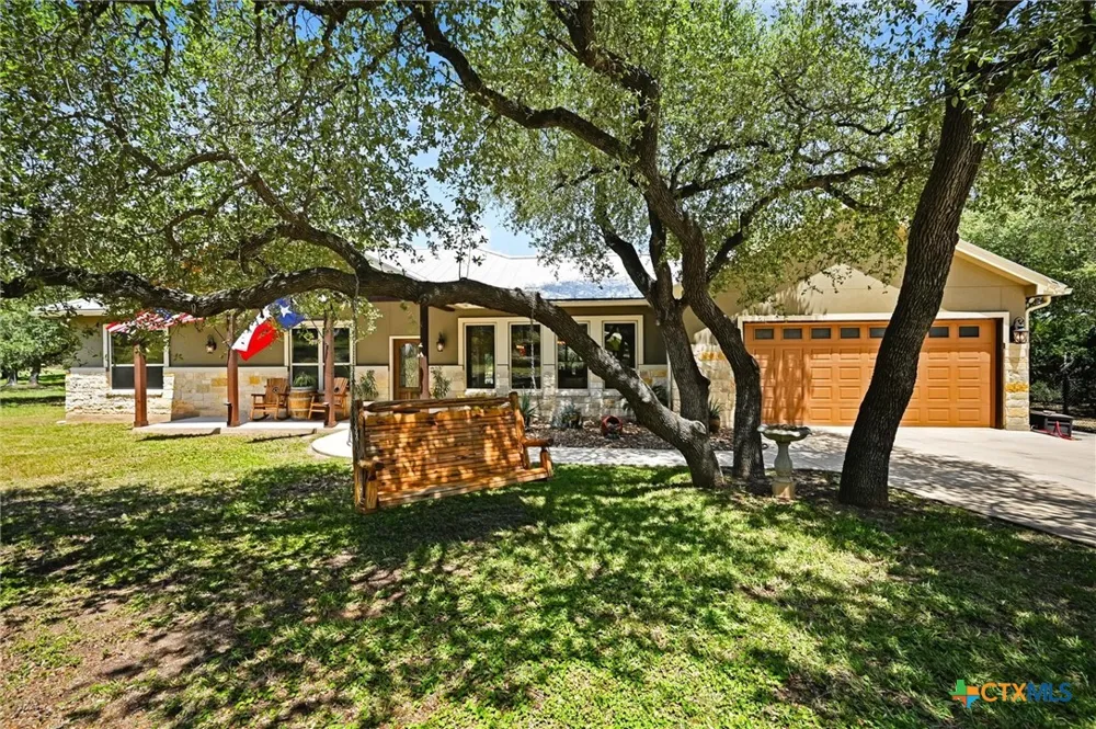 281 Kellog Fischer, TX 78623