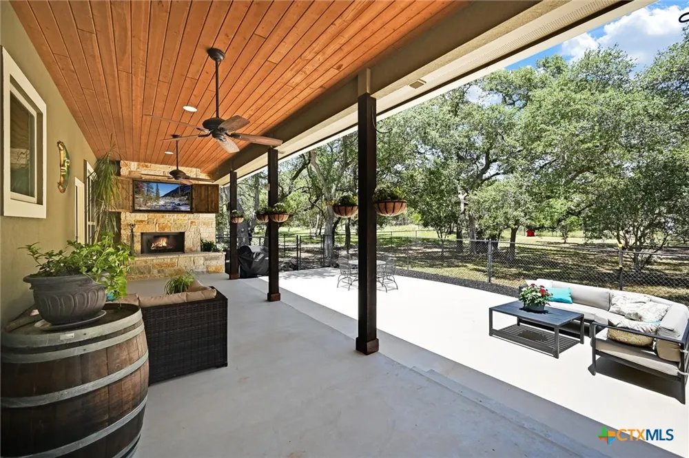 281 Kellog Fischer, TX 78623