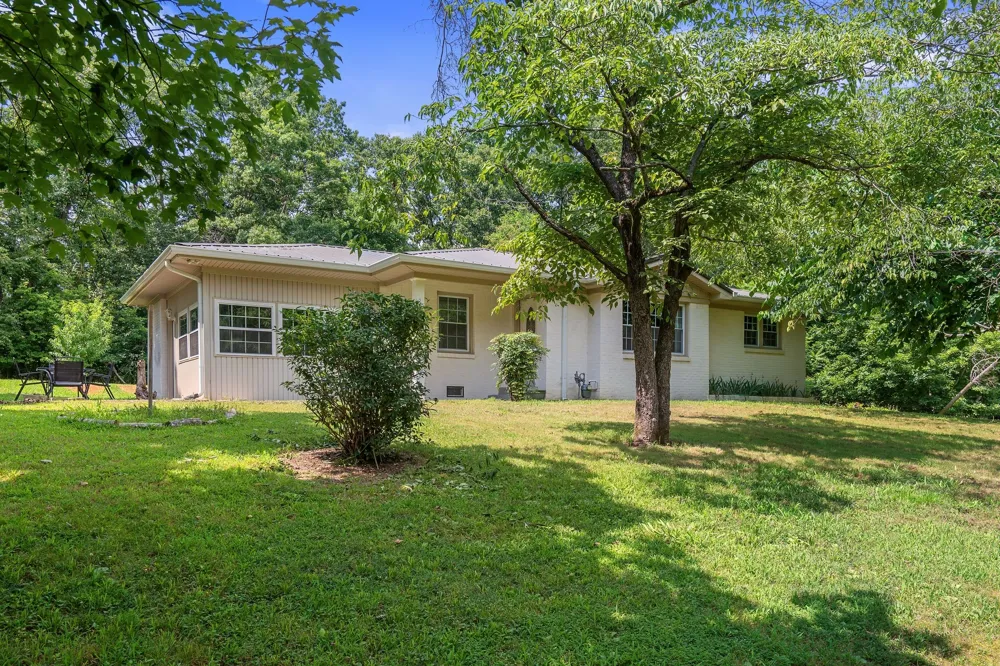 8531 Pinewood Lyles, TN 37098