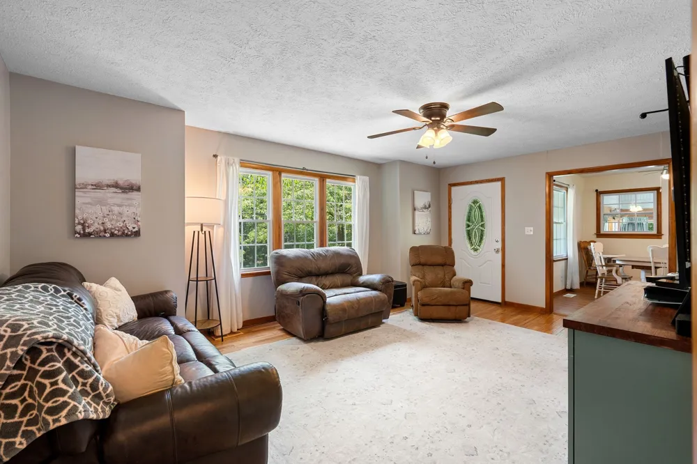 8531 Pinewood Lyles, TN 37098