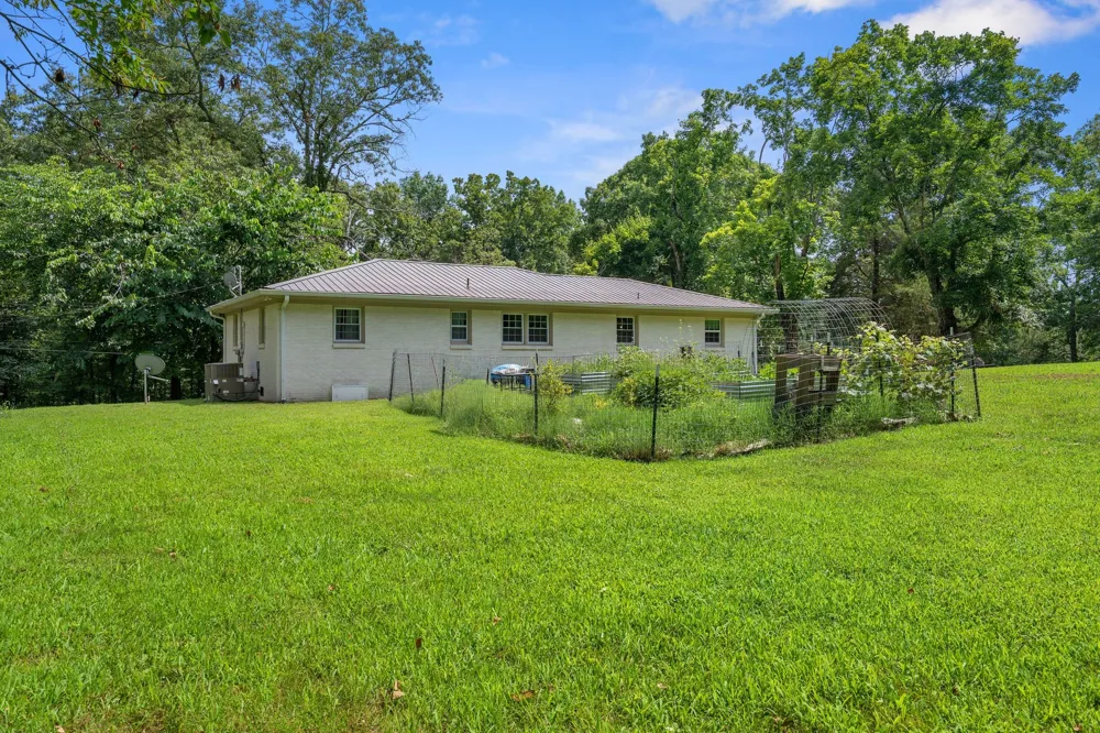 8531 Pinewood Lyles, TN 37098