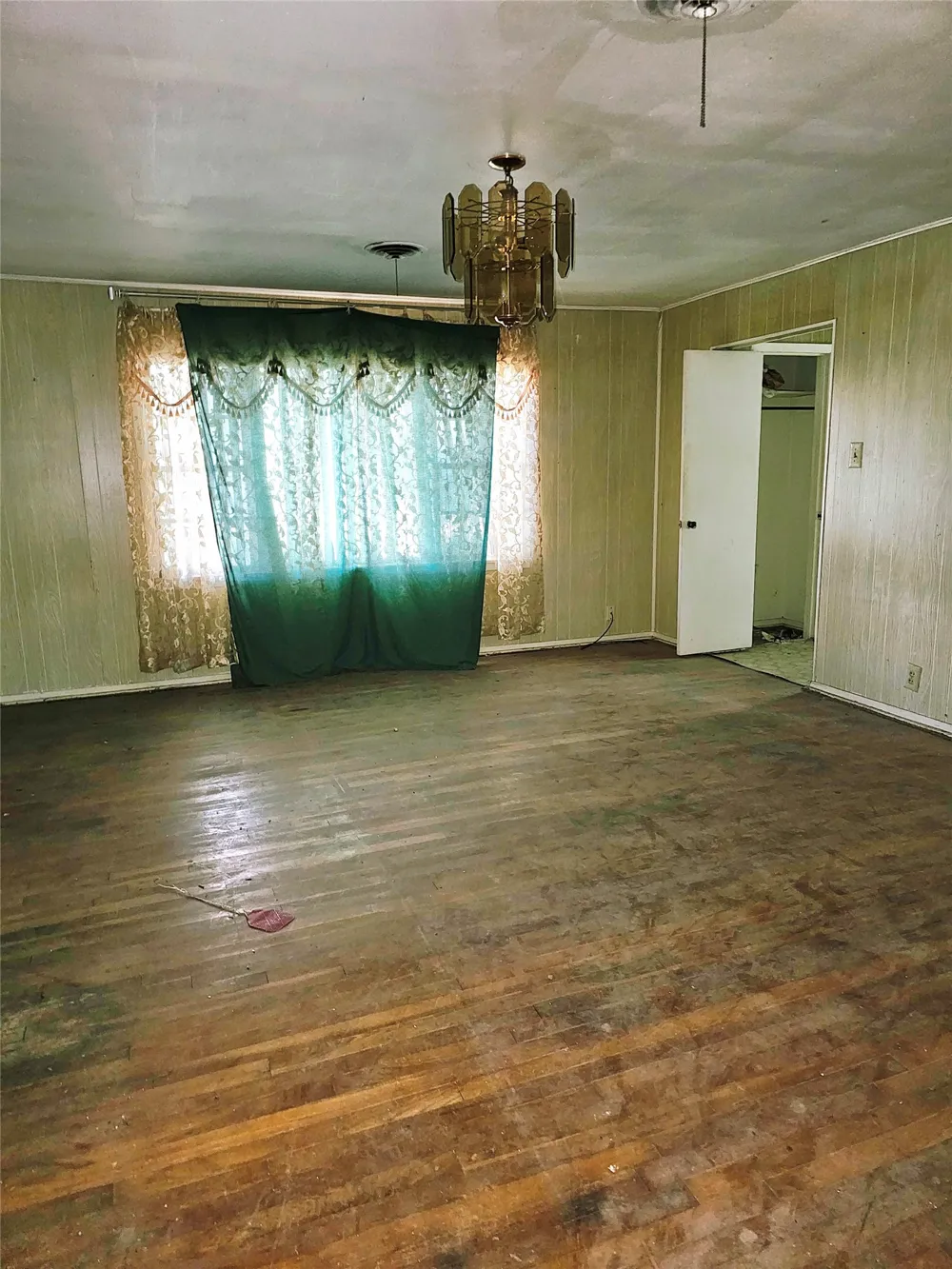 310 W Milam Street Mexia, TX 76667