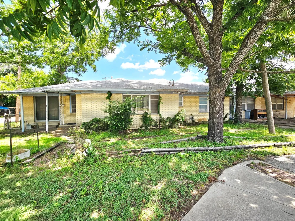 310 W Milam Street Mexia, TX 76667