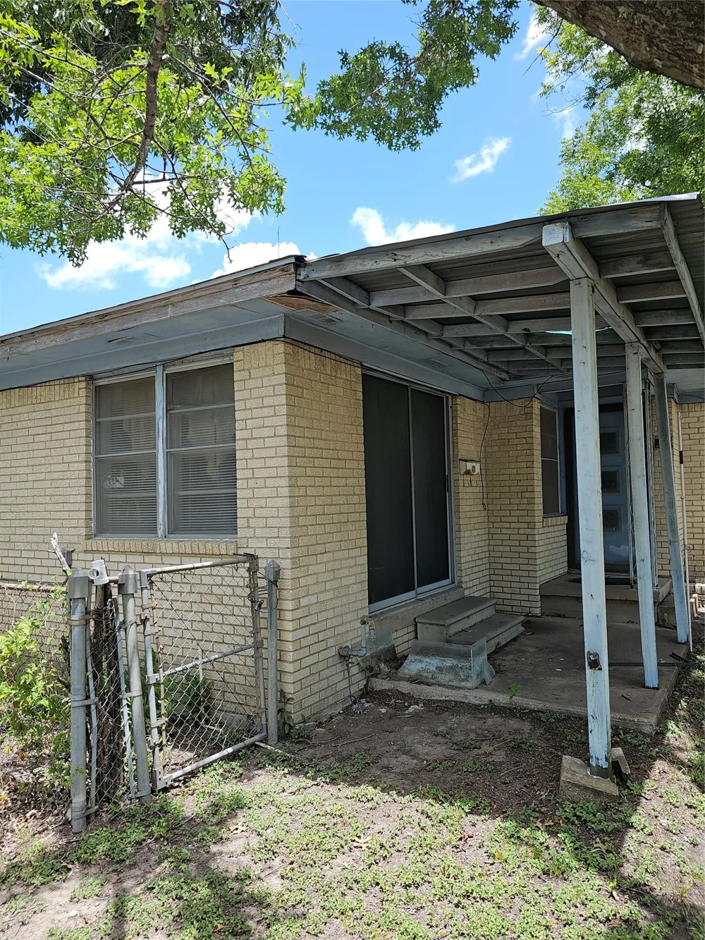 310 W Milam Street Mexia, TX 76667