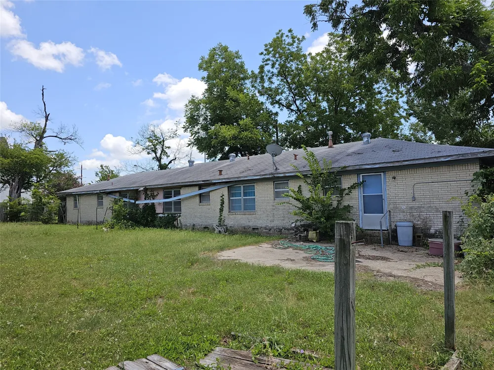 310 W Milam Street Mexia, TX 76667