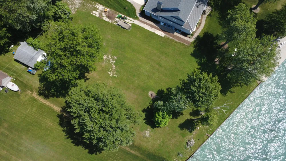 38172 Murdick Drive New Baltimore, MI 48047