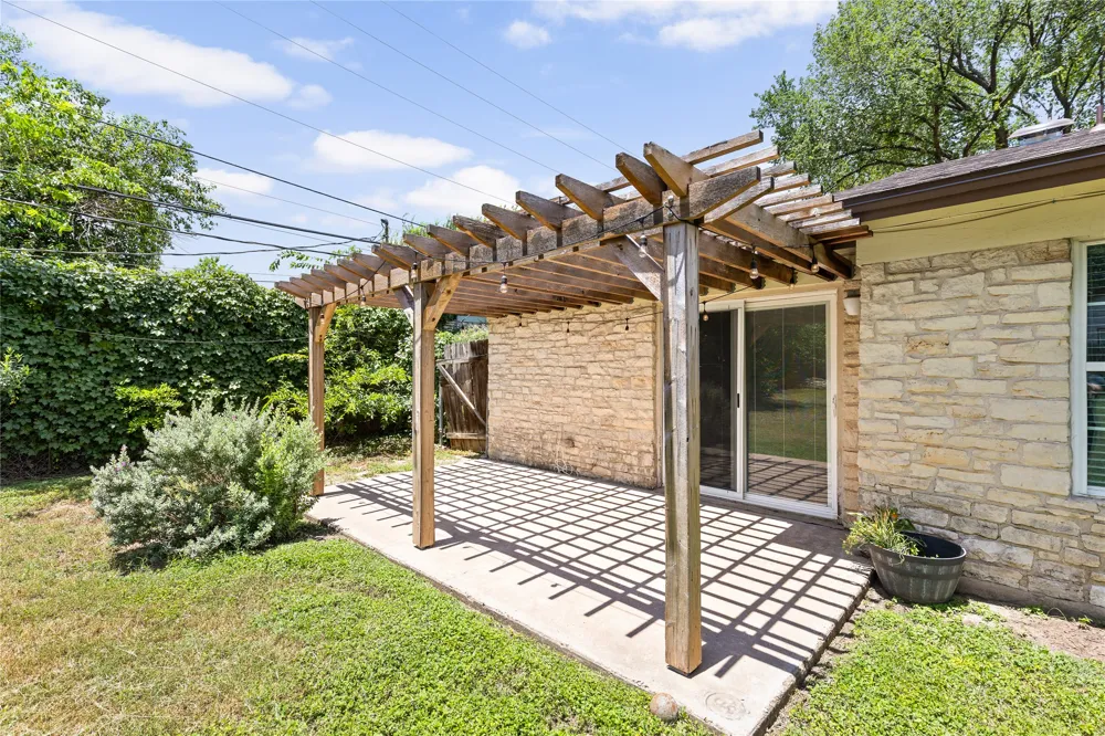 5803 Eureka Drive Austin, TX 78745