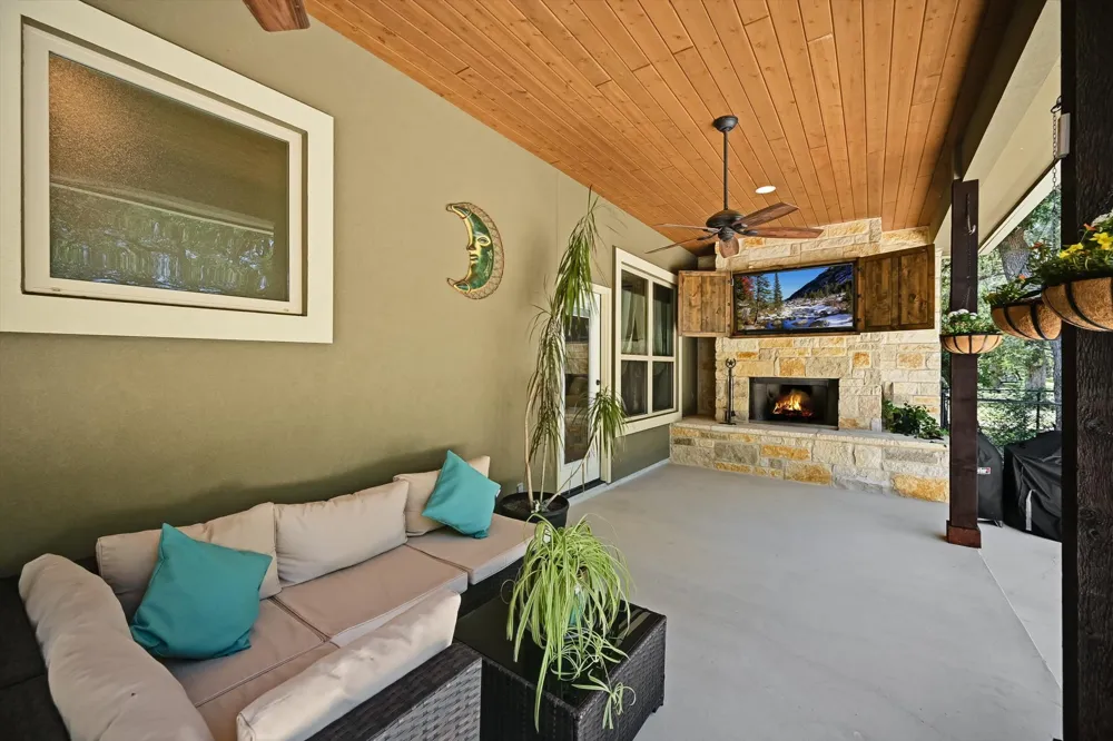 281 Kellog Fischer, TX 78623