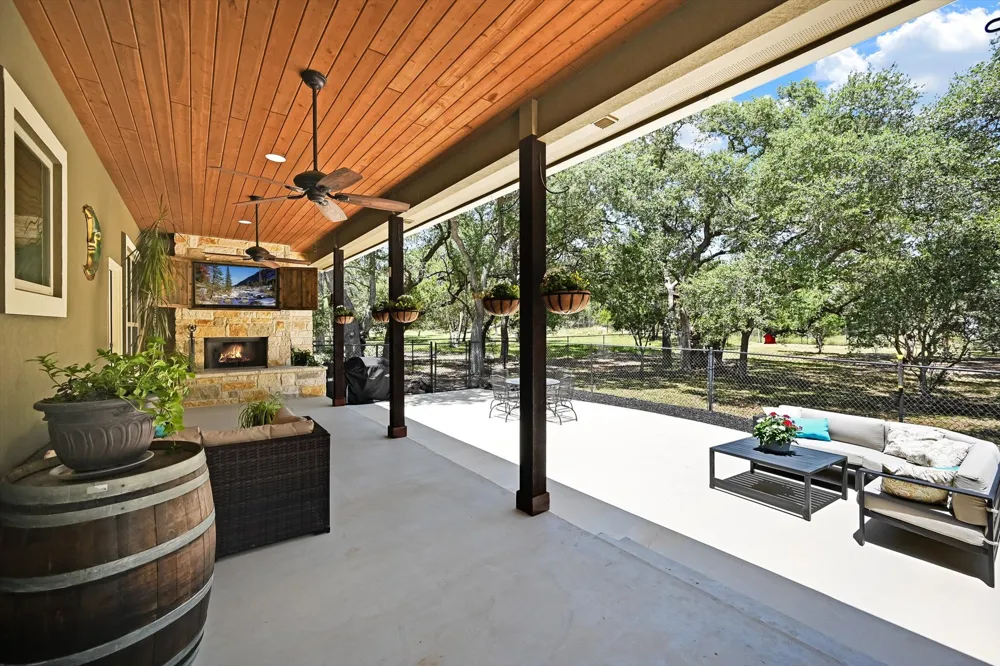 281 Kellog Fischer, TX 78623