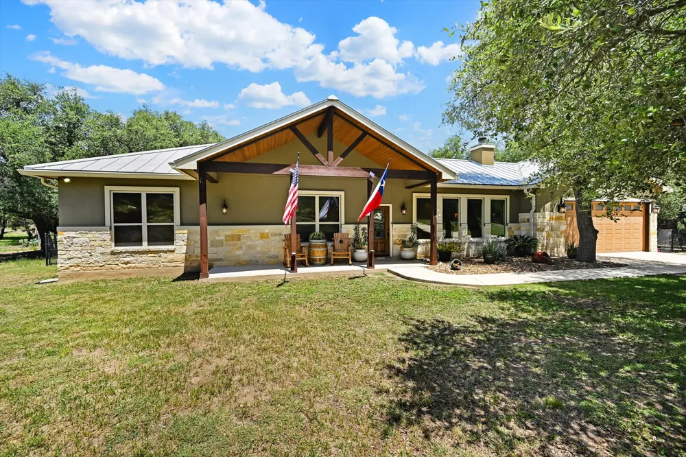281 Kellog Fischer, TX 78623