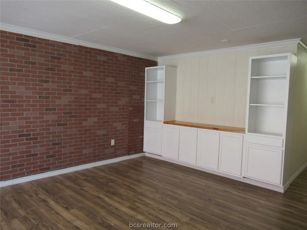 205 W Buck Street Caldwell, TX 77836