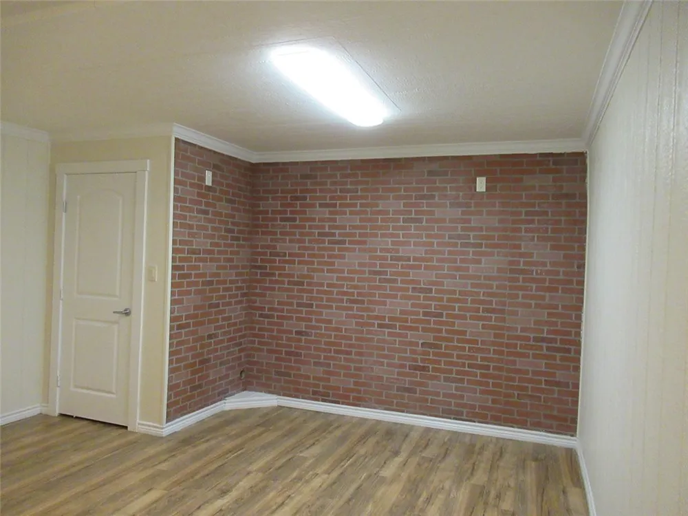 205 W Buck Street Caldwell, TX 77836