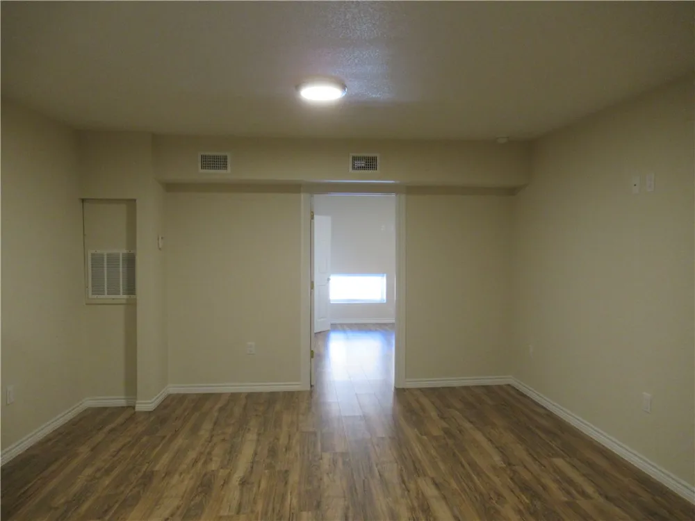 205 W Buck Street Caldwell, TX 77836