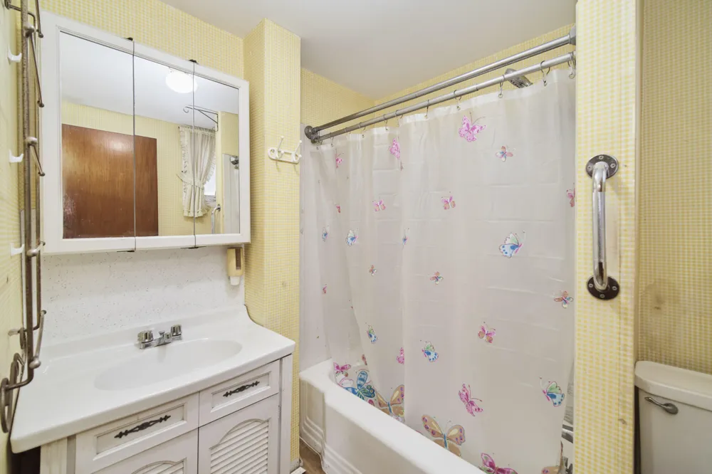 163 Van Buren Street Manistee, MI 49660