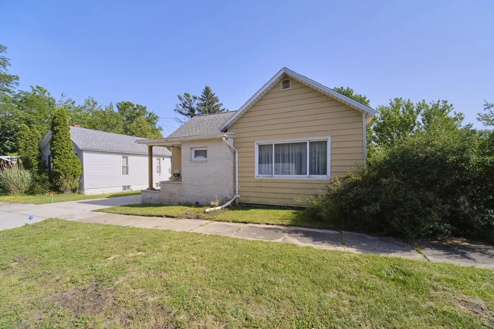163 Van Buren Street Manistee, MI 49660